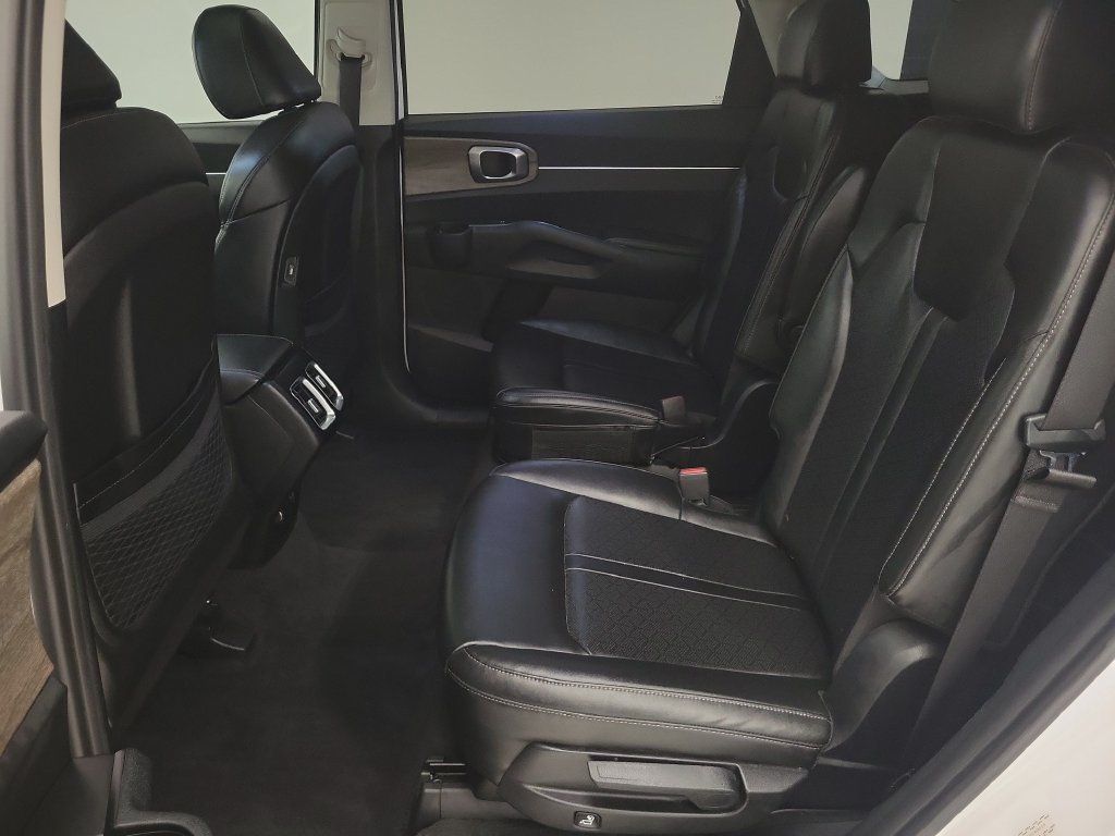 Used 2022 Kia Sorento EX w/ Panoramic Sunroof Package FWD image 21