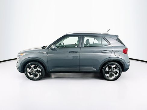 Used 2023 Hyundai Venue SEL FWD image 4