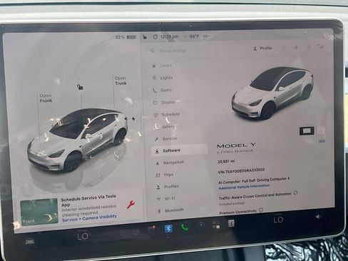 Used 2024 Tesla Model Y Long Range RWD image 15