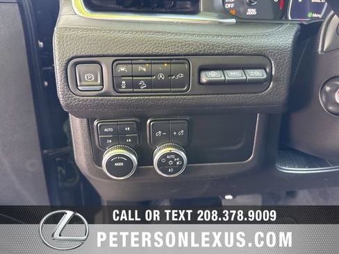 Used 2021 GMC Yukon XL Denali w/ Denali Premium Package AWD/4WD image 30