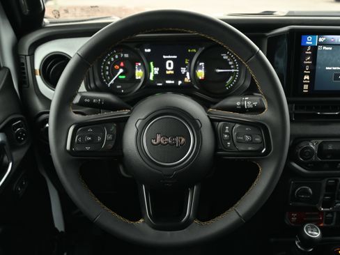 Used 2024 Jeep Wrangler Willys image 18