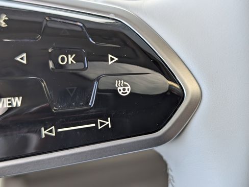 Used 2025 Volkswagen ID. Buzz Pro S Plus RWD image 40