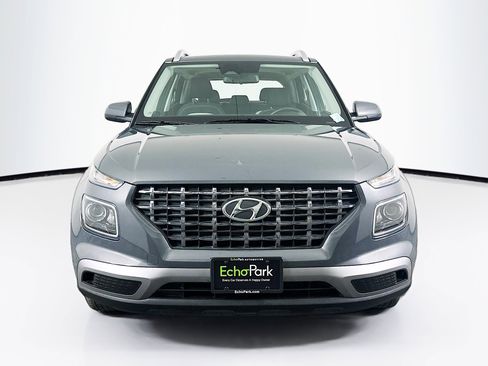 Used 2025 Hyundai Venue SEL image 2