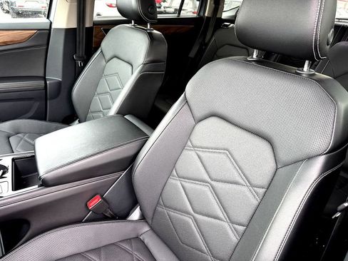 Certified 2024 Volkswagen Atlas SE image 13