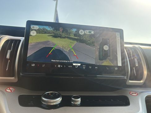 Certified 2025 Ford Expedition Active AWD/4WD image 26