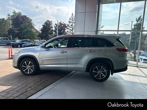 Used 2018 Toyota Highlander XLE AWD/4WD image 11