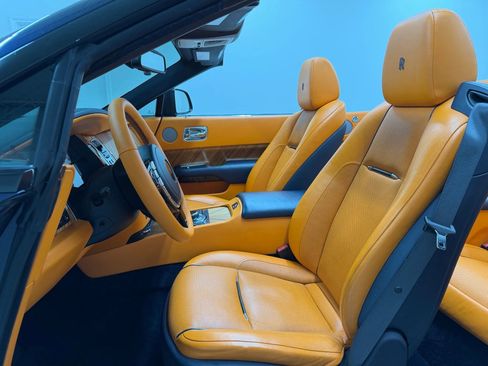Used 2017 Rolls-Royce Dawn RWD image 11