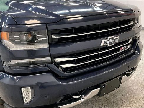 Used 2018 Chevrolet Silverado 1500 LTZ Z71 w/ Centennial Edition AWD/4WD image 32