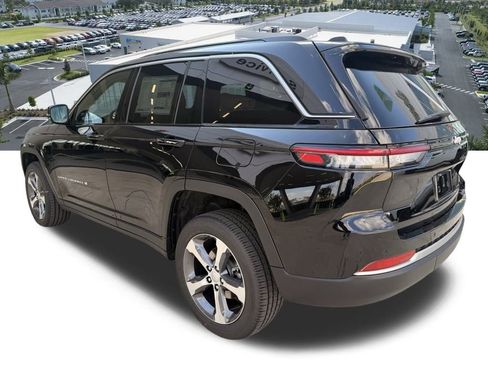 New 2026 Jeep Grand Cherokee Limited RWD image 6