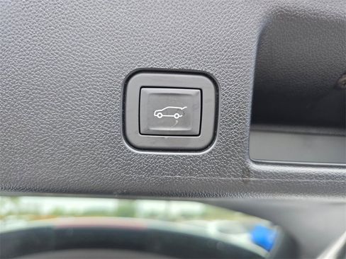 Used 2024 Chevrolet Equinox EV LT image 8