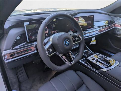 New 2026 BMW 750e xDrive w/ Premium Package image 3