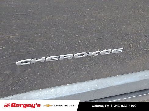Used 2015 Jeep Cherokee Trailhawk w/ Leather Interior Group AWD/4WD image 31