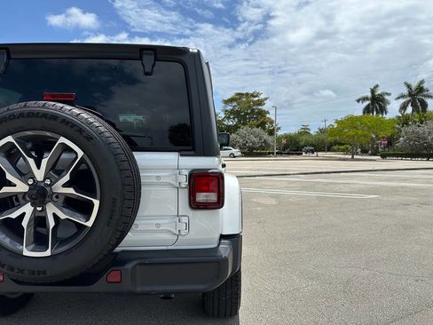 Used 2024 Jeep Wrangler Unlimited image 5