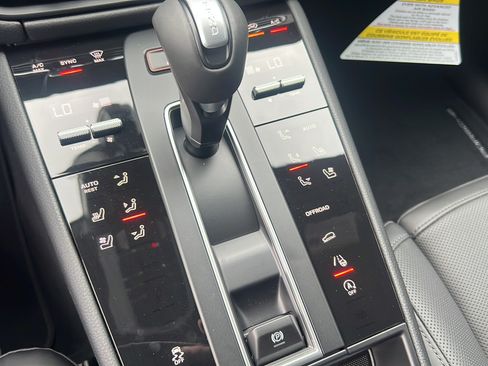 New 2026 Porsche Macan AWD/4WD image 25