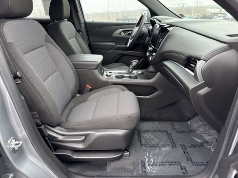 Used 2023 Chevrolet Traverse LT image 19