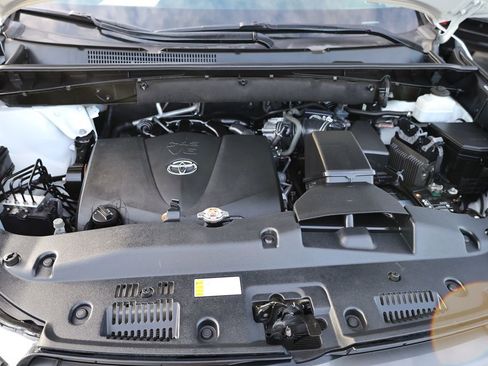 Used 2019 Toyota Highlander XLE image 37