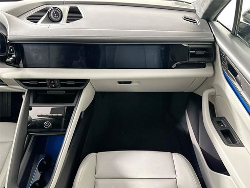 Certified 2024 Porsche Macan Turbo Electric AWD/4WD image 31