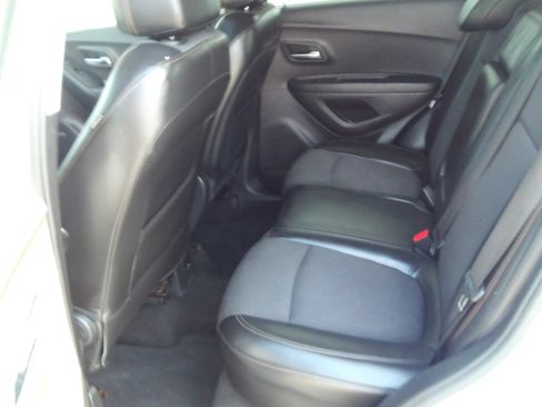 Used 2017 Chevrolet Trax LT w/ Sun & Sound Package FWD image 21
