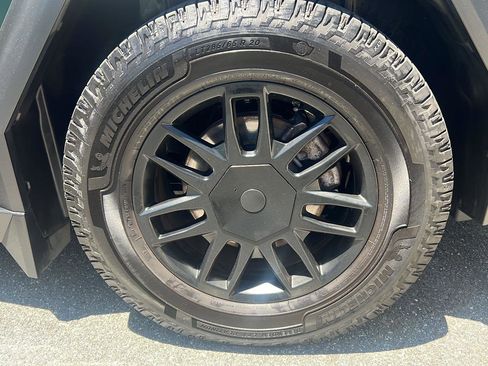 Used 2025 Tesla Cybertruck AWD Crew Cab image 12