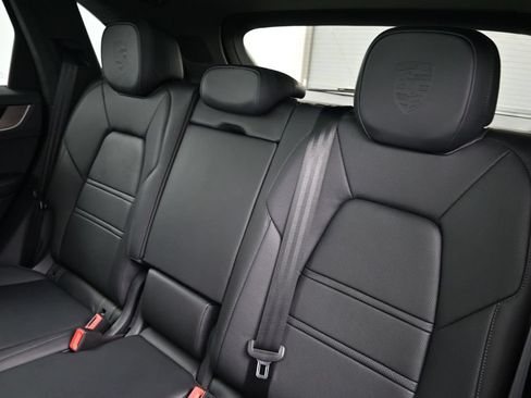 Used 2026 Porsche Cayenne GTS AWD/4WD image 6