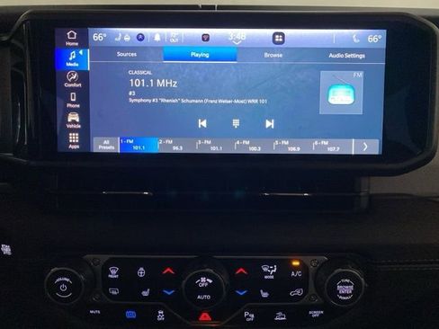 Used 2025 Jeep Wrangler Unlimited Sahara w/ Safety Group image 34