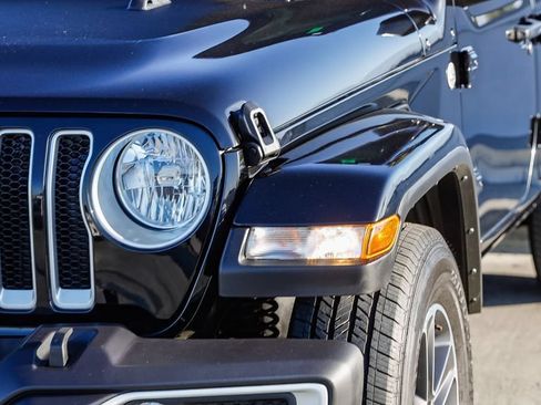 Used 2023 Jeep Wrangler Unlimited Sahara AWD/4WD image 5