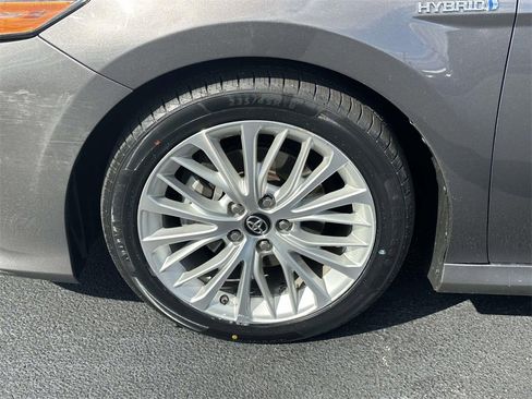 Used 2018 Toyota Camry XLE image 27