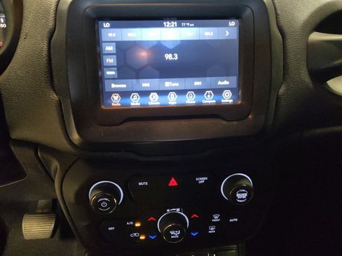 Used 2019 Jeep Renegade Altitude w/ Quick Order Package 2XM image 25