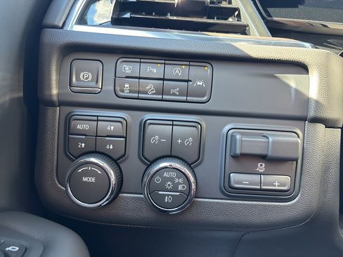 New 2026 Chevrolet Suburban Z71 w/ Comfort Package image 16