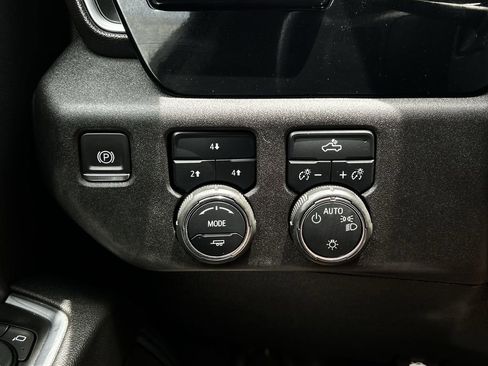 Used 2024 Chevrolet Silverado 2500 LT AWD/4WD image 25