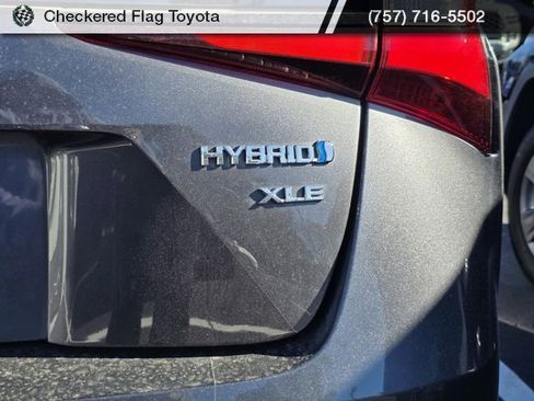 Used 2022 Toyota Prius XLE image 8