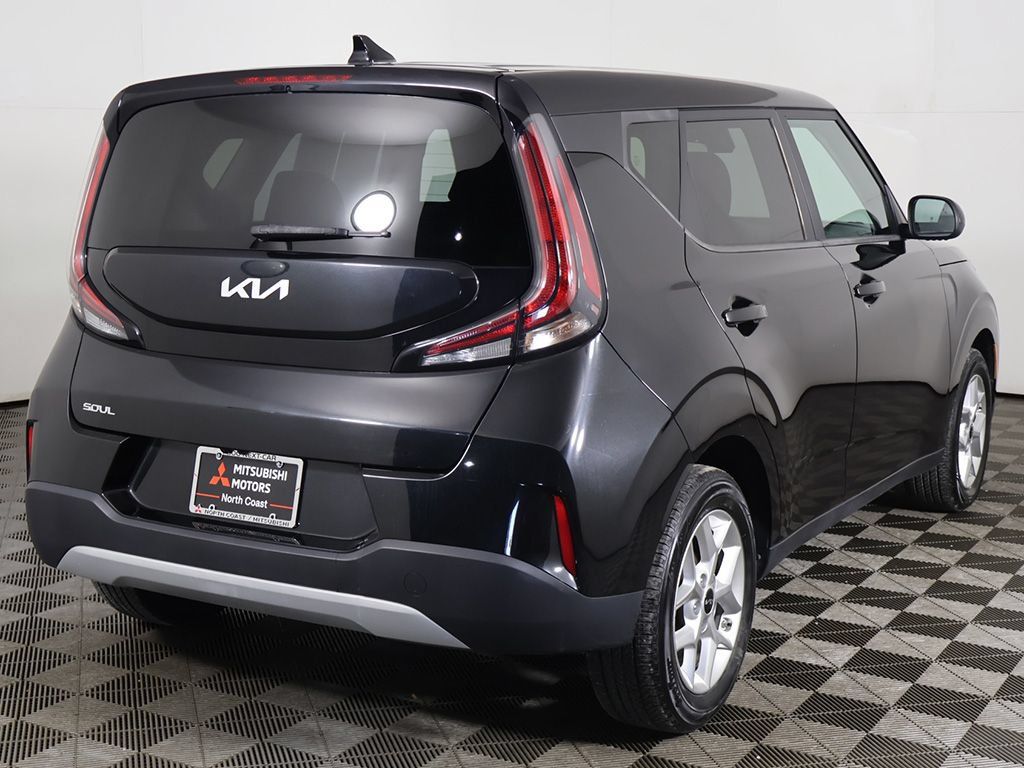 Used 2023 Kia Soul LX w/ LX Technology Package FWD image 8