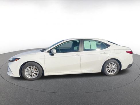 Used 2025 Toyota Camry LE image 9