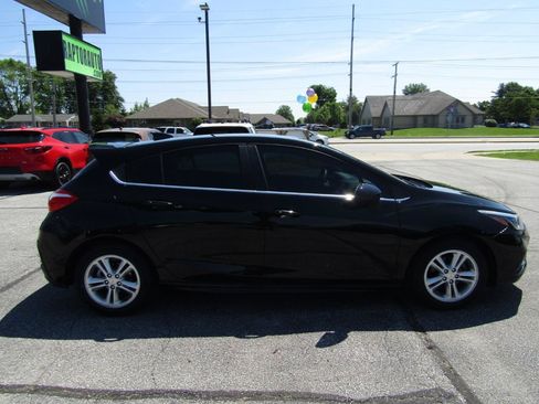Used 2017 Chevrolet Cruze LT w/ Convenience Package FWD image 9