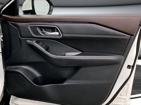 Used 2022 Nissan Rogue Platinum w/ Head-Up Display Package image 28