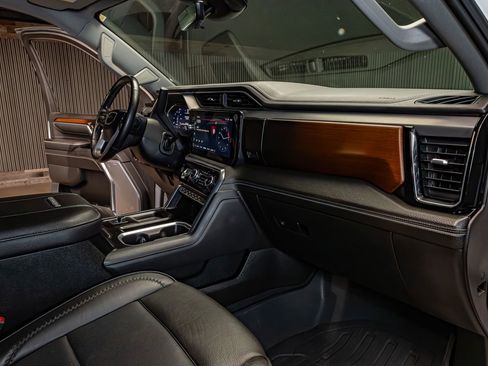 Used 2024 GMC Sierra 3500 Denali w/ Denali Reserve Package image 17