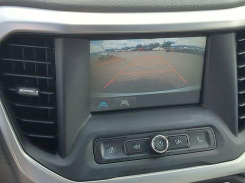 Used 2018 GMC Acadia SLE FWD image 15