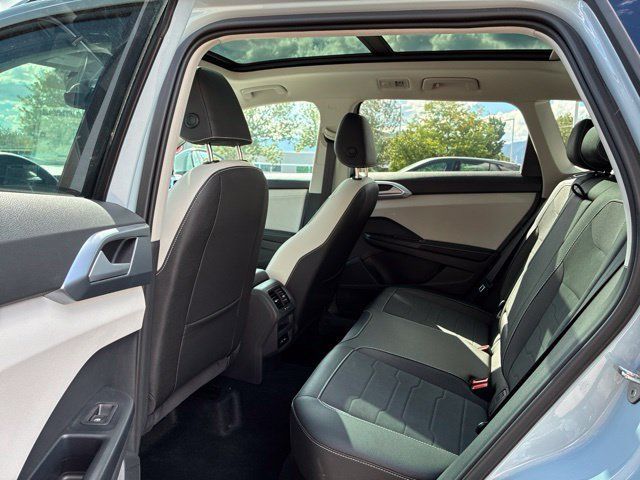 New 2026 Volkswagen Taos SE AWD/4WD image 8