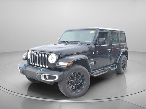Used 2023 Jeep Wrangler Sahara image 2