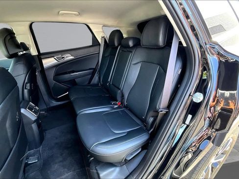 Used 2025 Kia Sportage EX FWD image 19
