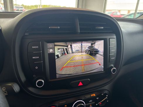 Used 2025 Kia Soul LX w/ LX Technology Package image 17