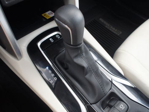 Used 2023 Toyota Corolla Cross XLE w/ Convenience Package FWD image 12