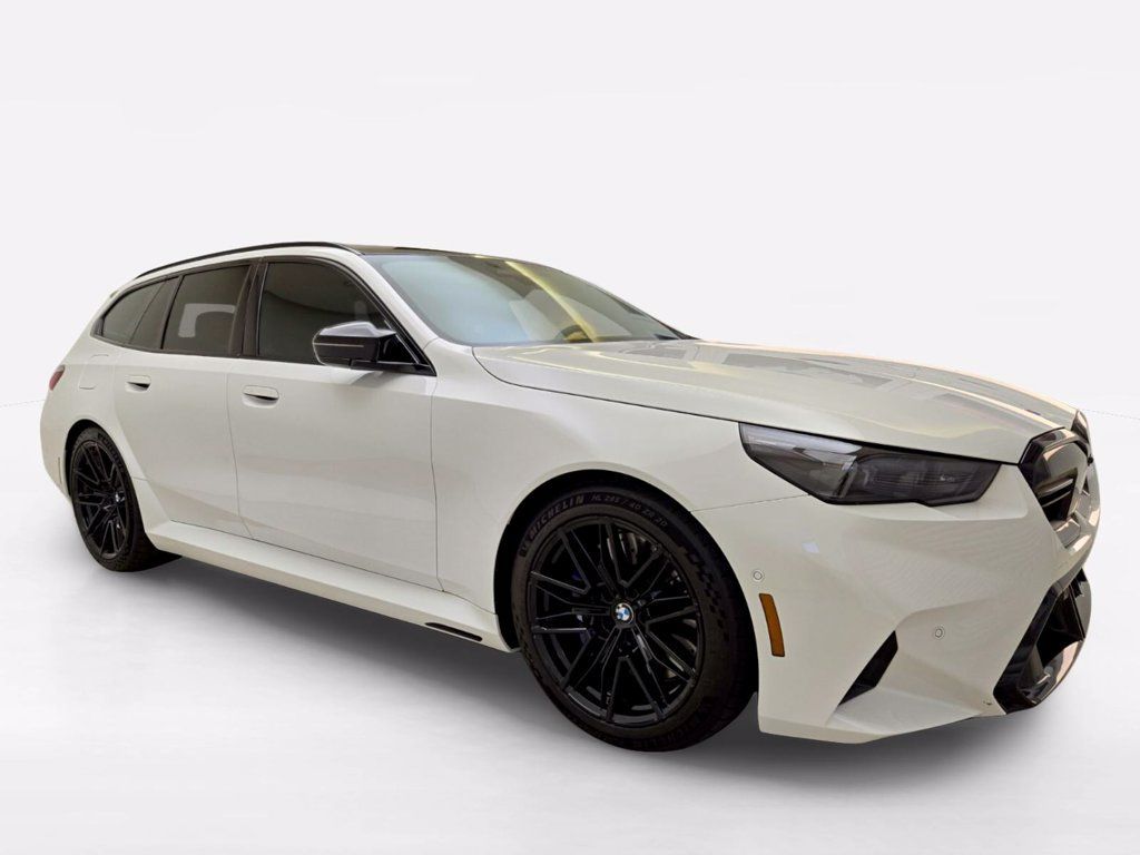 Used 2026 BMW M5 Touring AWD/4WD image 3