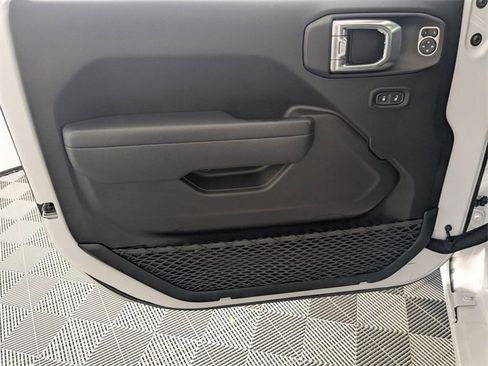 Used 2022 Jeep Wrangler Unlimited Sport image 8