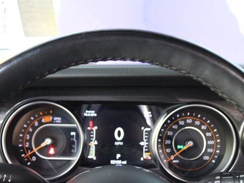 Used 2023 Jeep Wrangler Unlimited Sahara AWD/4WD image 18