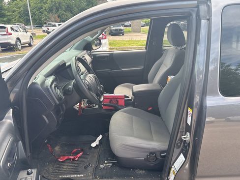 Used 2019 Toyota Tacoma SR w/ SX Package RWD image 4