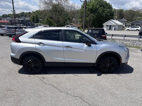 Used 2022 Mitsubishi Eclipse Cross LE AWD/4WD image 2