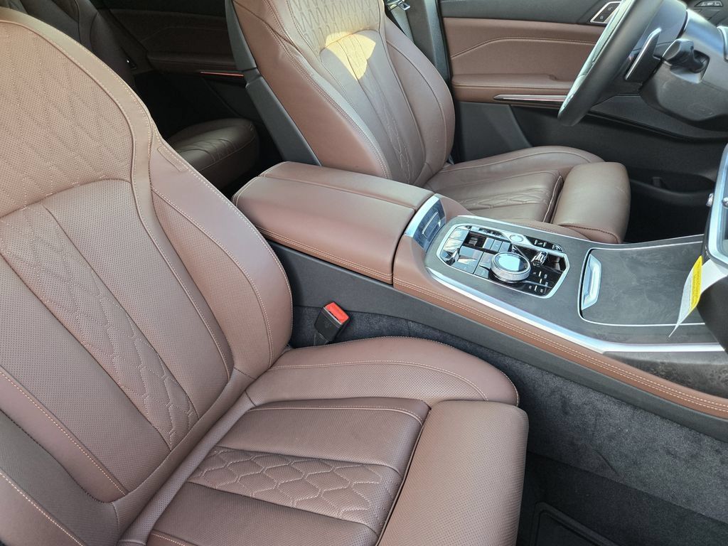 Certified 2025 BMW X7 M60i AWD/4WD image 17