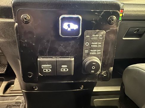 Used 2022 Toyota Sienna XLE FWD image 21