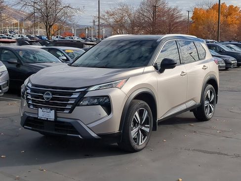 Used 2025 Nissan Rogue SL w/ Tech Package image 10